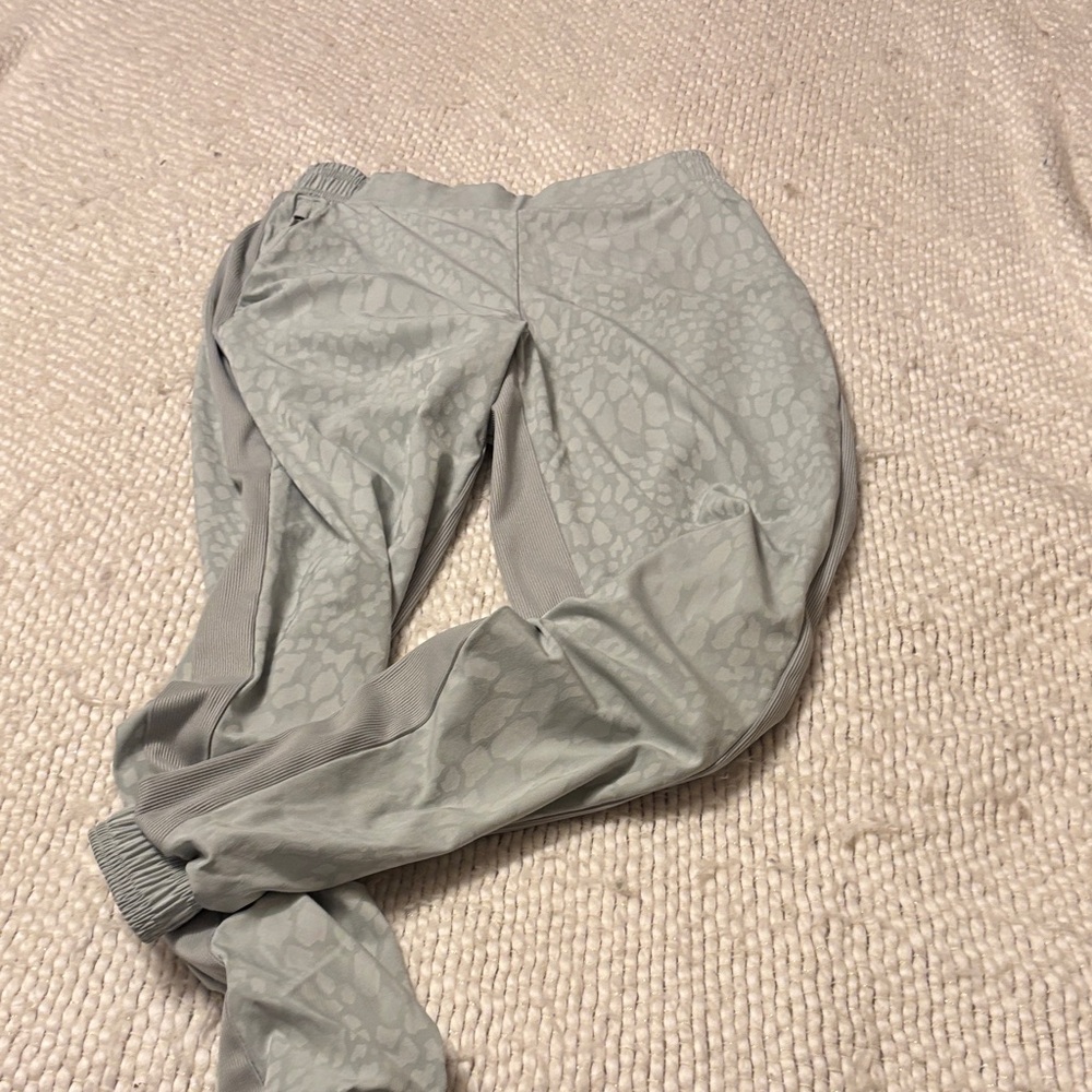 Athleta Light Green  Textured Joggers, sz 6 never worn .$now 25enjoy